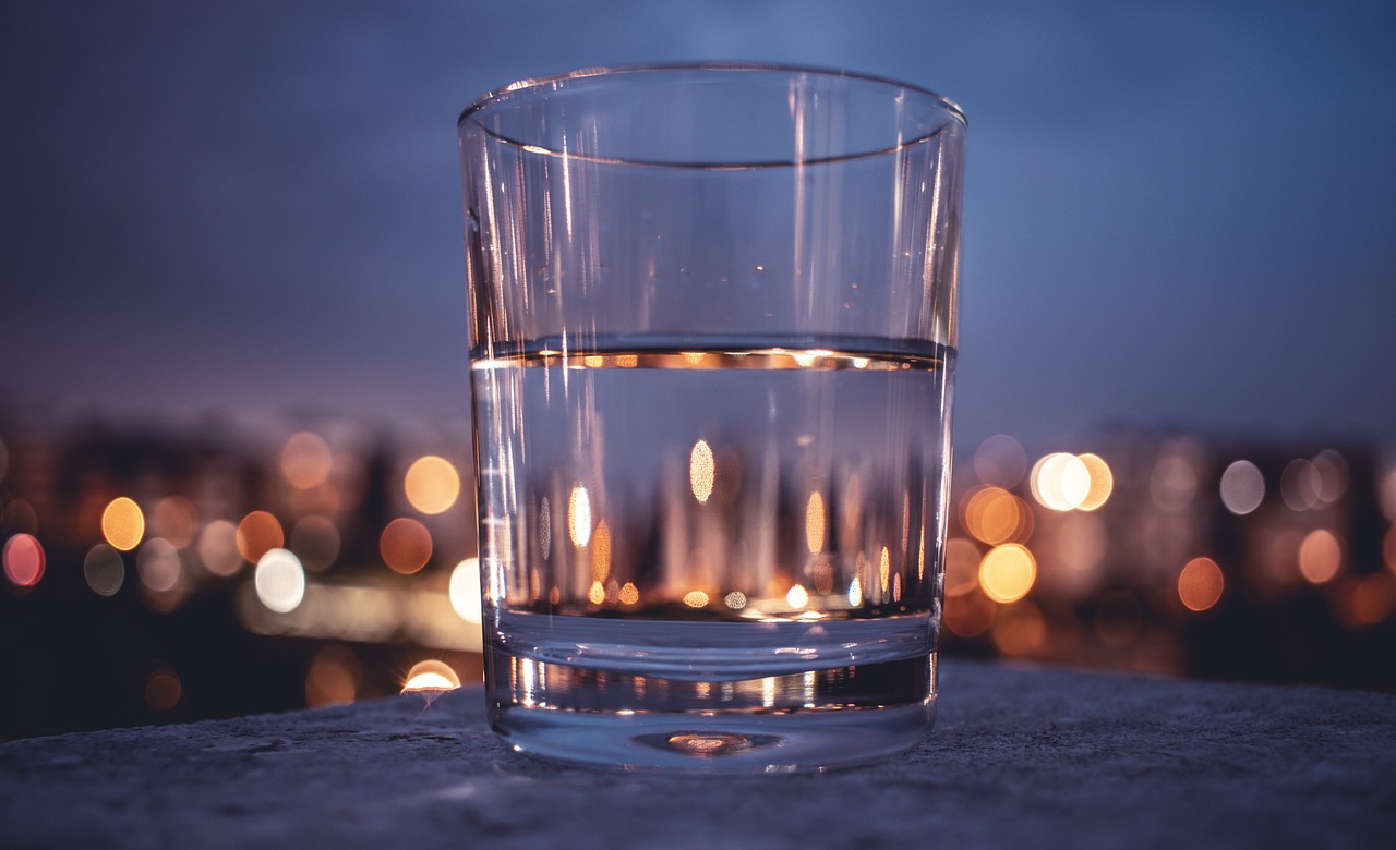 Clear glass of hydrating water
image byholdmypixels 